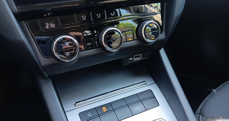 Skoda Octavia cena 59900 przebieg: 161176, rok produkcji 2020 z Słubice małe 562